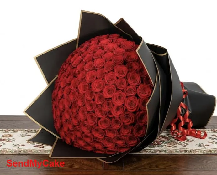 Grand Etoile 100 Red Roses Premium Bouquet - Image 2